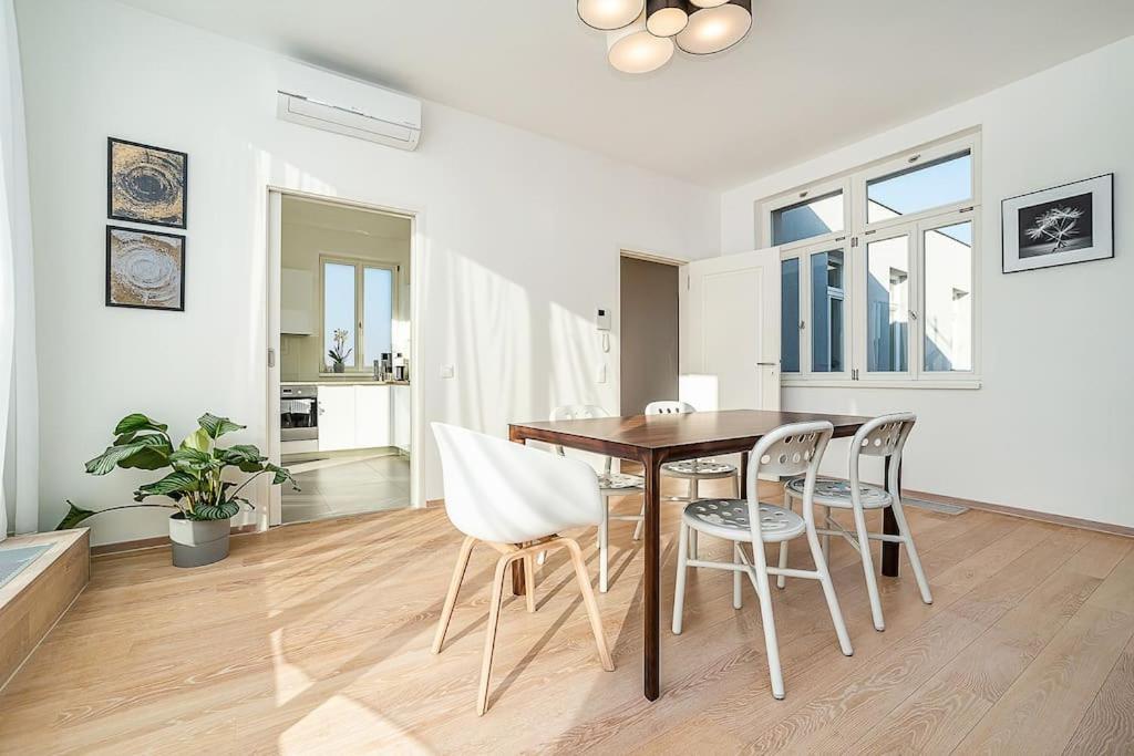High-class Rooftop Apt. With Spacious Terrace * Praha