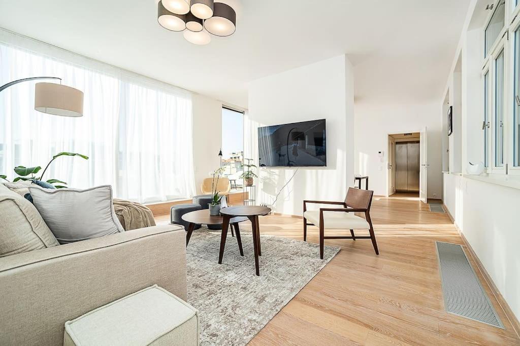 High-class Rooftop Apt. With Spacious Terrace Praha