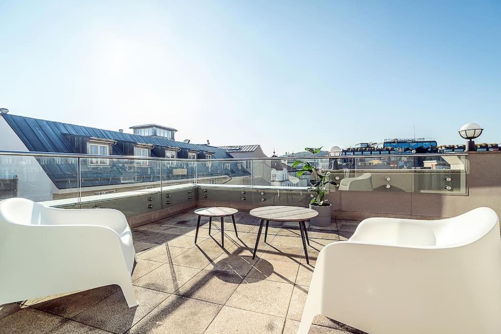 High-class Rooftop Apt. With Spacious Terrace * Praha