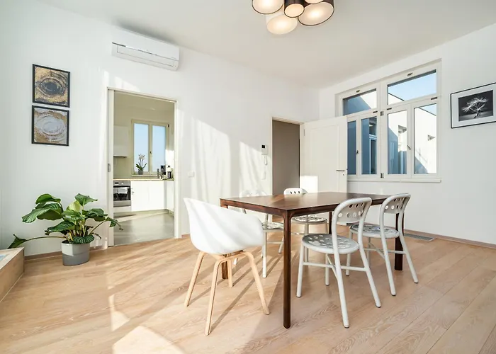 High-Class Rooftop Apt. With Spacious Terrace