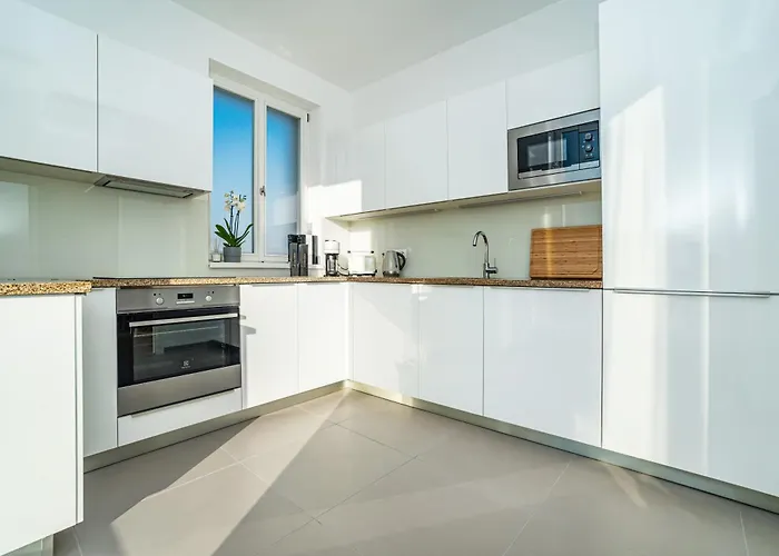 High-Class Rooftop Apt. With Spacious Terrace